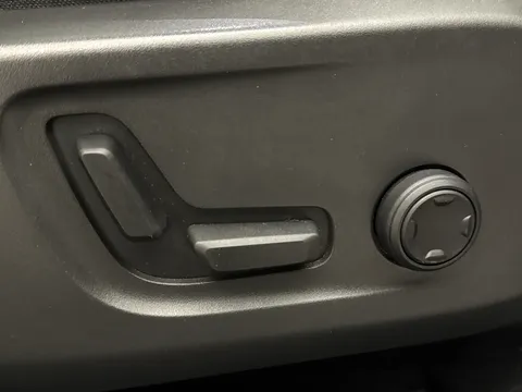 ND71KWW Volvo XC40 2.0 B5P R DESIGN Pro 5dr AWD Auto Thumbnail #21