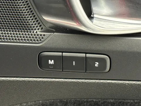 ND71KWW Volvo XC40 2.0 B5P R DESIGN Pro 5dr AWD Auto Thumbnail #23