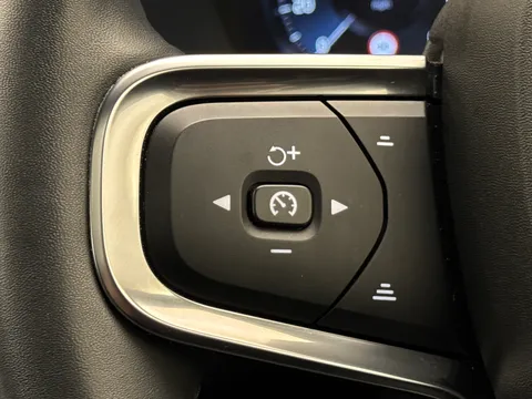 ND71KWW Volvo XC40 2.0 B5P R DESIGN Pro 5dr AWD Auto Thumbnail #26