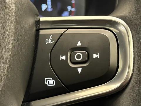 ND71KWW Volvo XC40 2.0 B5P R DESIGN Pro 5dr AWD Auto Thumbnail #27