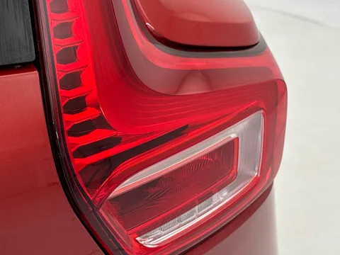 ND71KWW Volvo XC40 2.0 B5P R DESIGN Pro 5dr AWD Auto Thumbnail #36