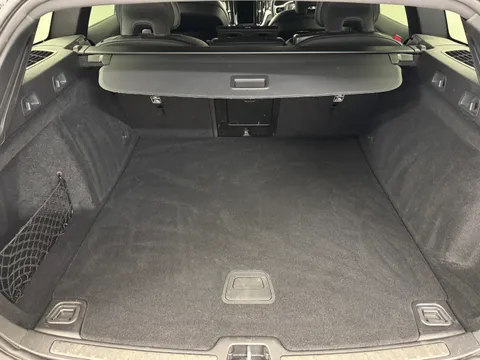 AO71KWK Volvo V60 2.0 B3P R DESIGN 5dr Auto Thumbnail #10