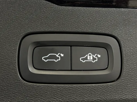 AO71KWK Volvo V60 2.0 B3P R DESIGN 5dr Auto Thumbnail #11