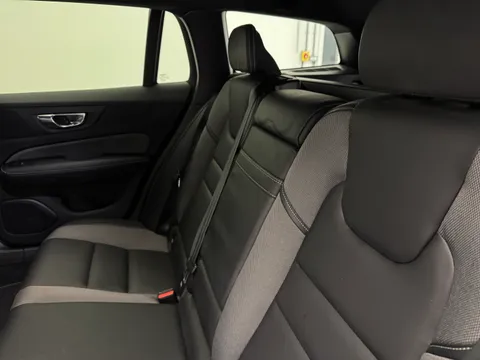 AO71KWK Volvo V60 2.0 B3P R DESIGN 5dr Auto Thumbnail #12