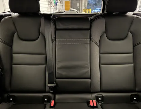 AO71KWK Volvo V60 2.0 B3P R DESIGN 5dr Auto Thumbnail #18