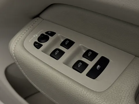 YY71MPE Volvo XC60 2.0 B4D Momentum 5dr AWD Geartronic Thumbnail #18