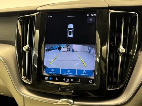 YY71MPE Volvo XC60 2.0 B4D Momentum 5dr AWD Geartronic Thumbnail #24