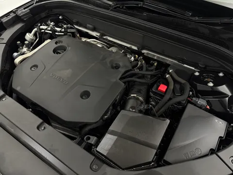 YY71MPE Volvo XC60 2.0 B4D Momentum 5dr AWD Geartronic Thumbnail #29
