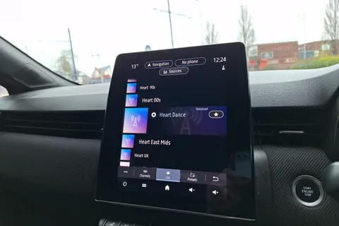 BD74RVR Renault Clio 1.6 E-TECH full hybrid 145 Esprit Alpine 5dr Auto Thumbnail #36