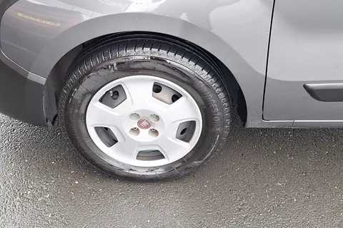 YR71NVP Fiat Fiorino 1.3 16V Multijet Tecnico Crew Van Start Stop Thumbnail #26