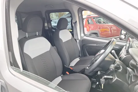 YR71NVP Fiat Fiorino 1.3 16V Multijet Tecnico Crew Van Start Stop Thumbnail #29