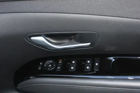 DU24AWR Hyundai Tucson 1.6T Hybrid Ultimate 5dr Auto Thumbnail #20