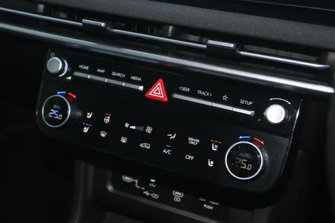 DU24AWR Hyundai Tucson 1.6T Hybrid Ultimate 5dr Auto Thumbnail #33