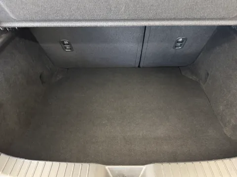 DY74GUH Mazda Mazda3 2.0 e-Skyactiv G MHEV Exclusive-Line 5dr Thumbnail #10