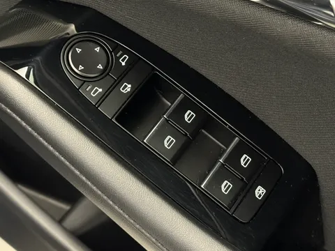 DY74GUH Mazda Mazda3 2.0 e-Skyactiv G MHEV Exclusive-Line 5dr Thumbnail #21