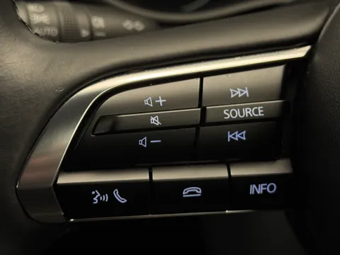 DY74GUH Mazda Mazda3 2.0 e-Skyactiv G MHEV Exclusive-Line 5dr Thumbnail #23
