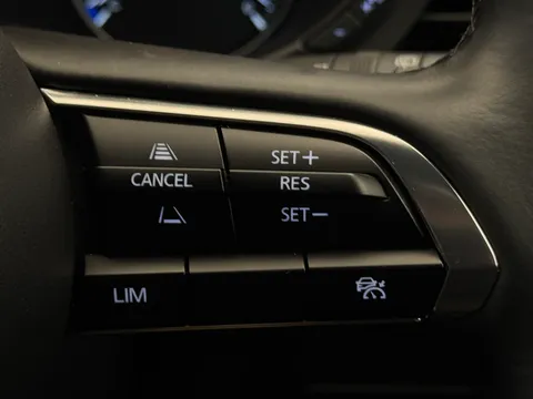 DY74GUH Mazda Mazda3 2.0 e-Skyactiv G MHEV Exclusive-Line 5dr Thumbnail #24