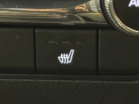 DY74GUH Mazda Mazda3 2.0 e-Skyactiv G MHEV Exclusive-Line 5dr Thumbnail #30