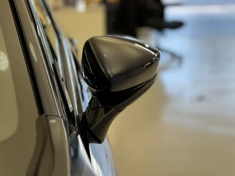 DY74GUH Mazda Mazda3 2.0 e-Skyactiv G MHEV Exclusive-Line 5dr Thumbnail #36