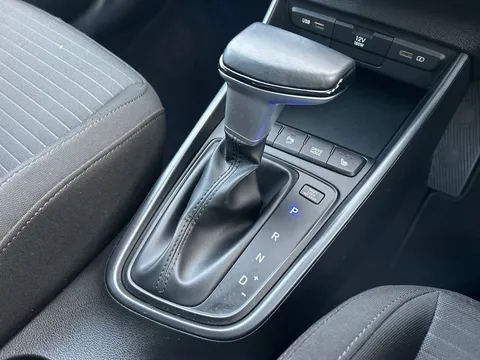 RO72UPA Hyundai i20 1.0T GDi 48V MHD Premium 5dr DCT Thumbnail #13