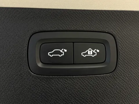 KX72HYA Volvo XC90 2.0 B5D [235] Plus Dark 5dr AWD Geartronic Thumbnail #17