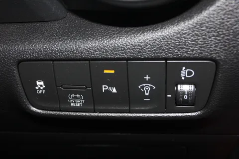 DE72ZLV Hyundai Kona 1.6 GDi Hybrid Premium 5dr DCT Thumbnail #26