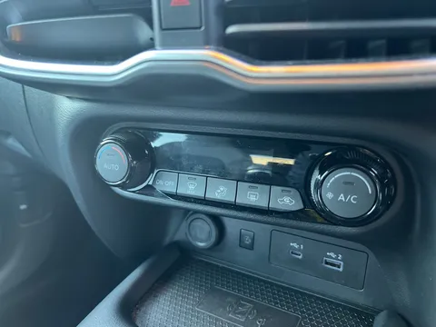 DX74VUP Nissan Juke 1.0 DiG-T N-Connecta 5dr Thumbnail #26