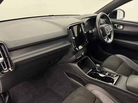 DE70KUK Volvo XC40 2.0 B4P R DESIGN Pro 5dr Auto Thumbnail #13