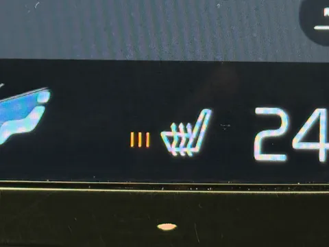 DE70KUK Volvo XC40 2.0 B4P R DESIGN Pro 5dr Auto Thumbnail #26