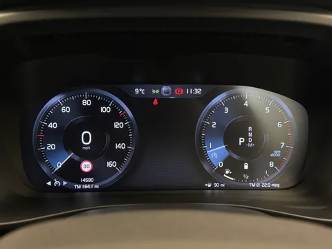 DE70KUK Volvo XC40 2.0 B4P R DESIGN Pro 5dr Auto Thumbnail #27