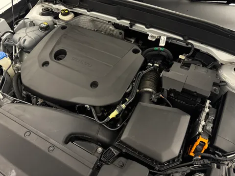 DE70KUK Volvo XC40 2.0 B4P R DESIGN Pro 5dr Auto Thumbnail #30