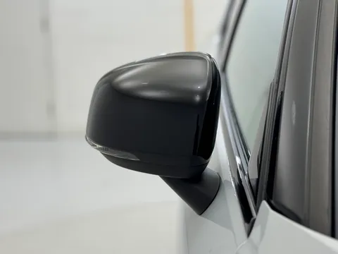 DE70KUK Volvo XC40 2.0 B4P R DESIGN Pro 5dr Auto Thumbnail #31