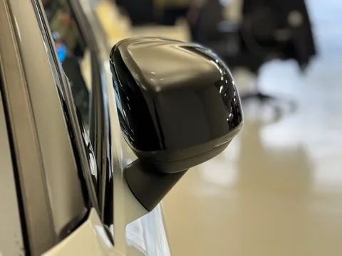 DE70KUK Volvo XC40 2.0 B4P R DESIGN Pro 5dr Auto Thumbnail #32