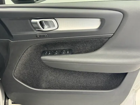 YR73XZP Volvo XC40 2.0 B3P Plus Dark 5dr Auto Thumbnail #25