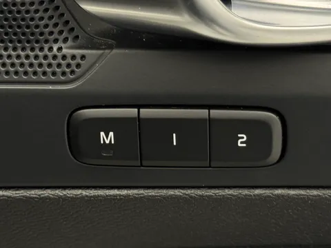 YR73XZP Volvo XC40 2.0 B3P Plus Dark 5dr Auto Thumbnail #28