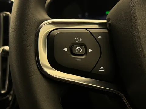 YR73XZP Volvo XC40 2.0 B3P Plus Dark 5dr Auto Thumbnail #30