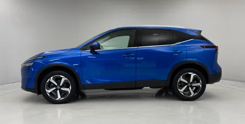 DN71UUH Nissan Qashqai 1.3 DiG-T MH Premiere Edition 5dr Thumbnail #7