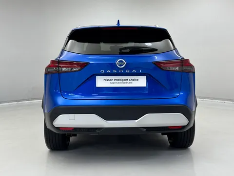 DN71UUH Nissan Qashqai 1.3 DiG-T MH Premiere Edition 5dr Thumbnail #9