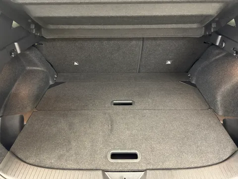 DN71UUH Nissan Qashqai 1.3 DiG-T MH Premiere Edition 5dr Thumbnail #12