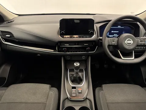 DN71UUH Nissan Qashqai 1.3 DiG-T MH Premiere Edition 5dr Thumbnail #3