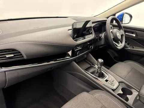 DN71UUH Nissan Qashqai 1.3 DiG-T MH Premiere Edition 5dr Thumbnail #14