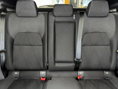 DN71UUH Nissan Qashqai 1.3 DiG-T MH Premiere Edition 5dr Thumbnail #18