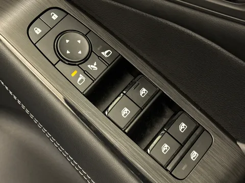 DN71UUH Nissan Qashqai 1.3 DiG-T MH Premiere Edition 5dr Thumbnail #21