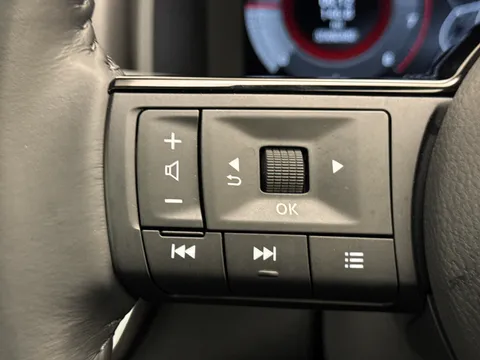 DN71UUH Nissan Qashqai 1.3 DiG-T MH Premiere Edition 5dr Thumbnail #23