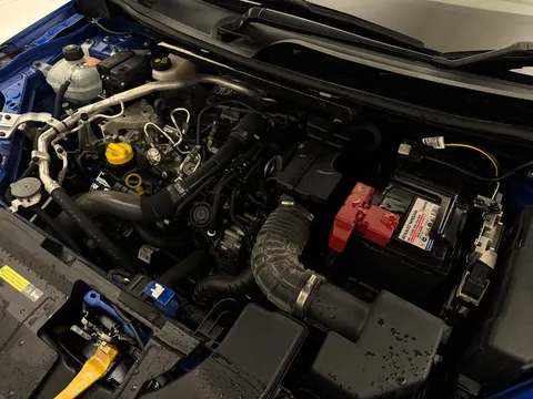 DN71UUH Nissan Qashqai 1.3 DiG-T MH Premiere Edition 5dr Thumbnail #30