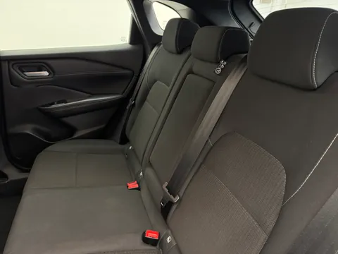 DX71WVN Nissan Qashqai 1.3 DiG-T MH Acenta Premium 5dr Thumbnail #12