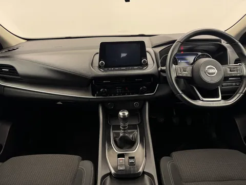 DX71WVN Nissan Qashqai 1.3 DiG-T MH Acenta Premium 5dr Thumbnail #3