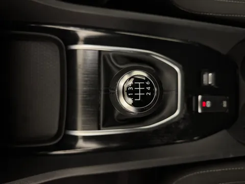 DX71WVN Nissan Qashqai 1.3 DiG-T MH Acenta Premium 5dr Thumbnail #16