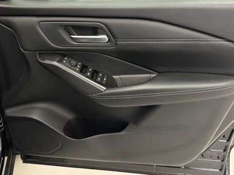 DX71WVN Nissan Qashqai 1.3 DiG-T MH Acenta Premium 5dr Thumbnail #19