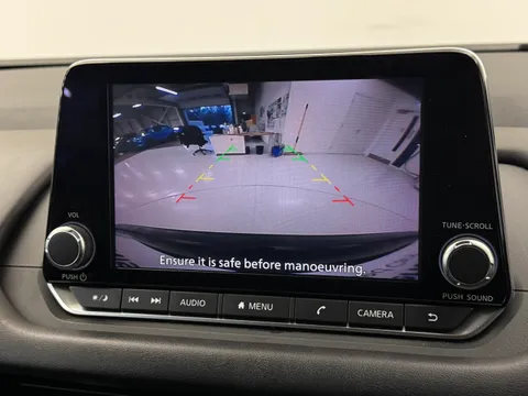 DX71WVN Nissan Qashqai 1.3 DiG-T MH Acenta Premium 5dr Thumbnail #26